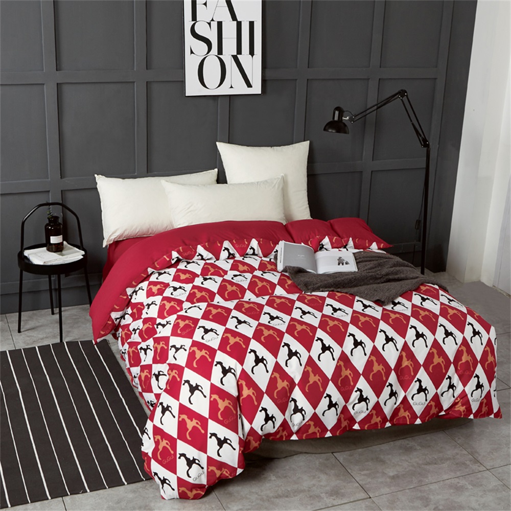 OMONNES Four Sets of Fresh and Simple Sheets on The Bed Are Roman Holiday
