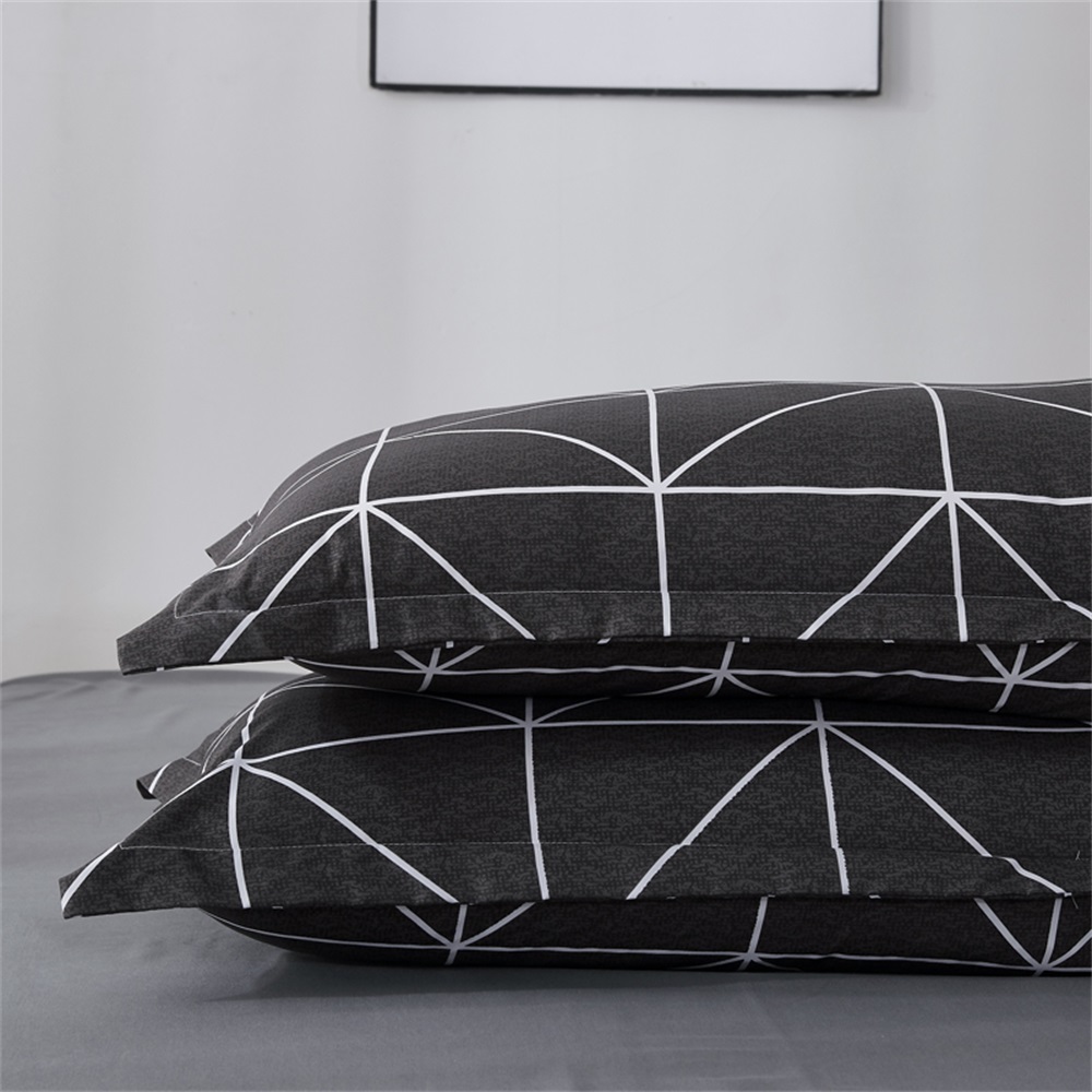 OMONNES Four Simple and Fresh Bed Sheets on The Bed